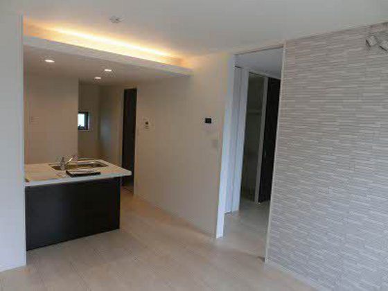 �y�����E���r���O�z�@