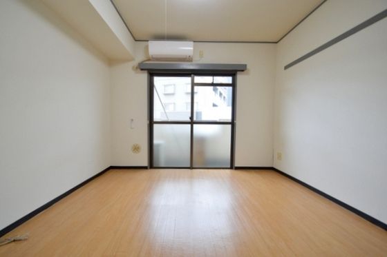 �y�����E���r���O�z�@