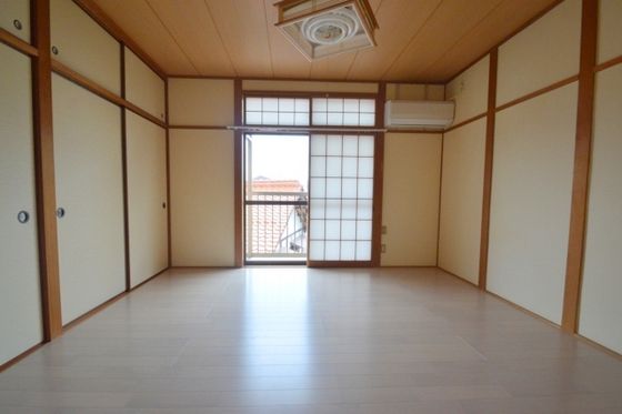 �y�����E���r���O�z�@