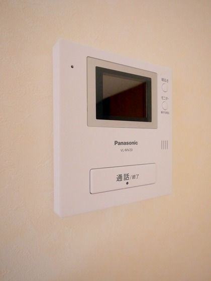 �y�Z�L�����e�B�z�@