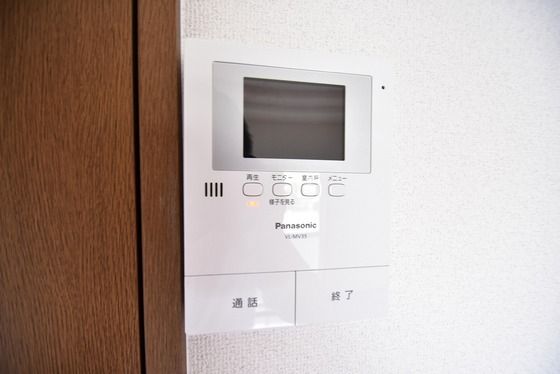 �y�Z�L�����e�B�z�@