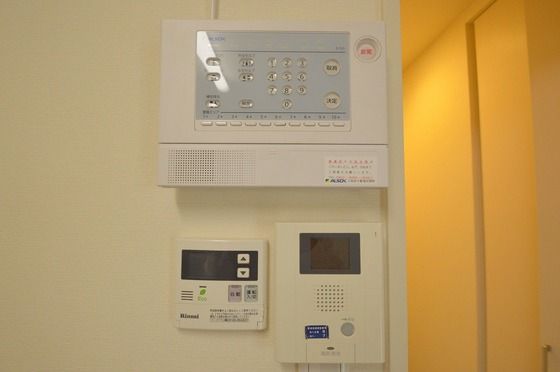 �y�Z�L�����e�B�z�@