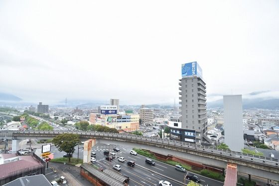 �y���]�z�@