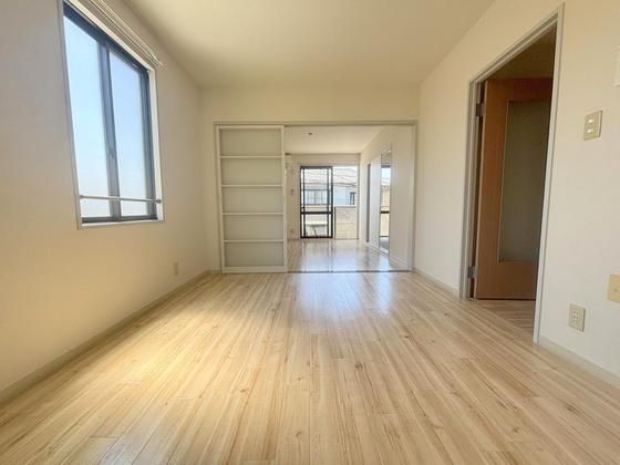 �y�����E���r���O�z�@