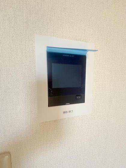 �y�Z�L�����e�B�z�@