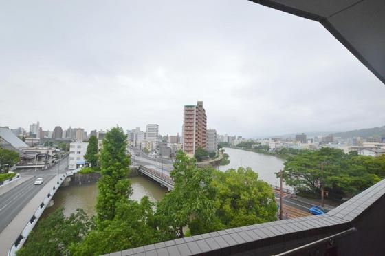 �y���]�z�@