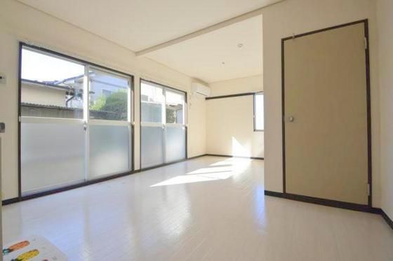 �y�����E���r���O�z�@