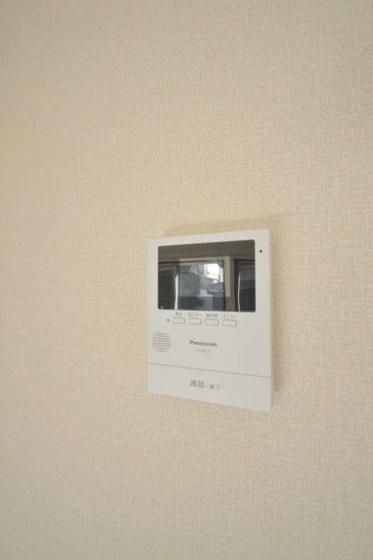 �y�Z�L�����e�B�z�@