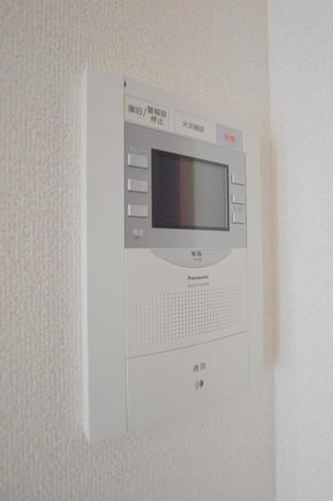 �y�Z�L�����e�B�z�@