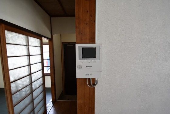 �y�Z�L�����e�B�z�@