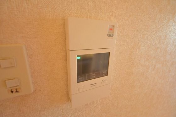 �y�Z�L�����e�B�z�@