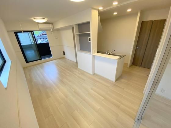 �y�����E���r���O�z�@