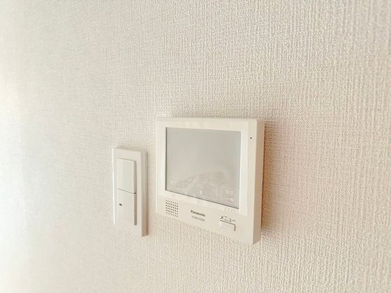 �y�Z�L�����e�B�z�@