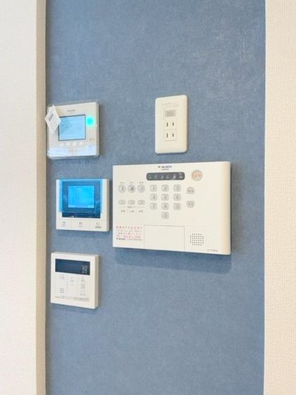 �y�Z�L�����e�B�z�@