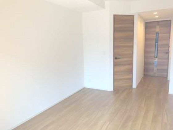 �y�����E���r���O�z�@