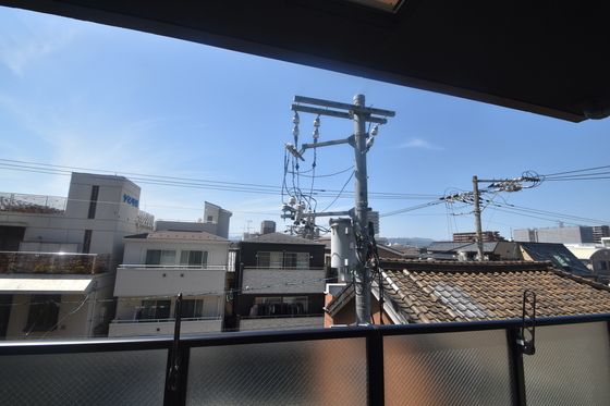 �y���]�z�@