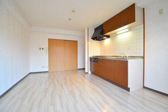 �y�����E���r���O�z�@