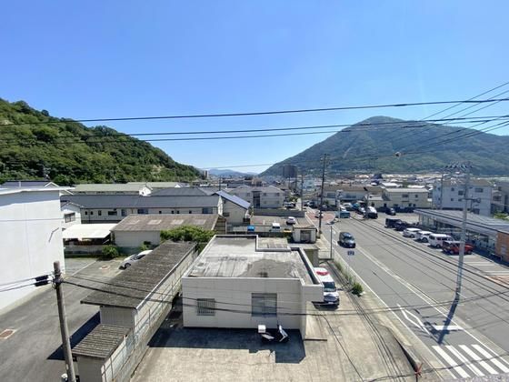 �y���]�z�@