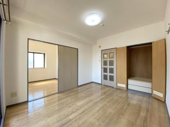 �y�����E���r���O�z�@