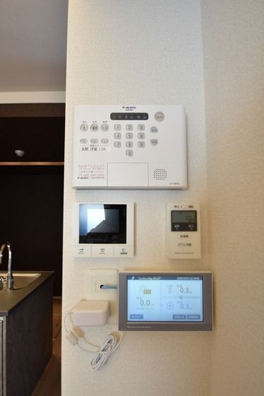 �y�Z�L�����e�B�z�@