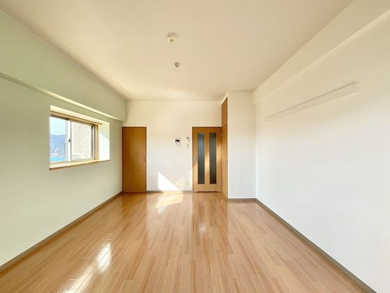 �y�����E���r���O�z�@