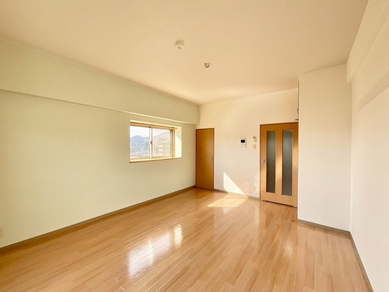 �y�����E���r���O�z�@