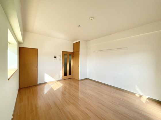 �y�����E���r���O�z�@