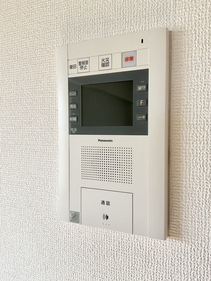 �y�Z�L�����e�B�z�@