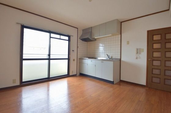 �y�����E���r���O�z�@