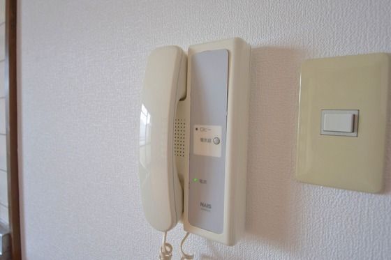 �y�Z�L�����e�B�z�@