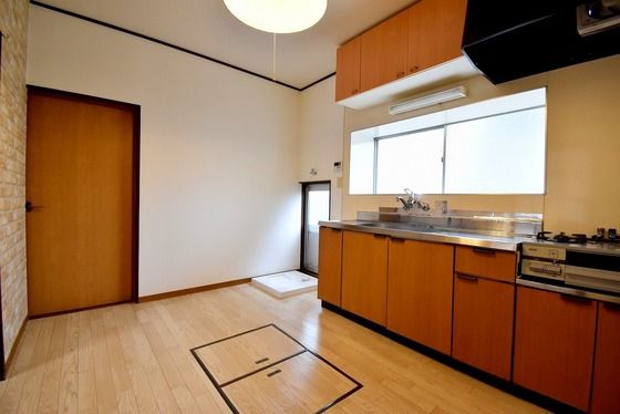 �y�����E���r���O�z�@