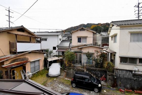 �y���]�z�@