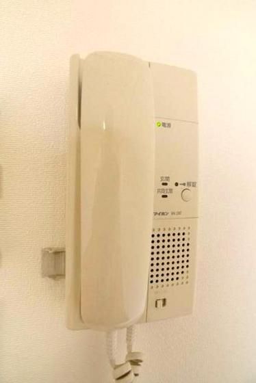 �y�Z�L�����e�B�z�@