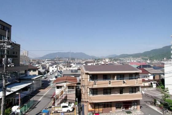 �y���]�z�@