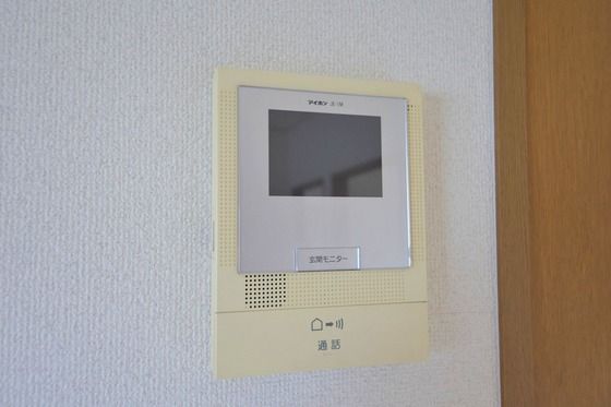 �y�Z�L�����e�B�z�@