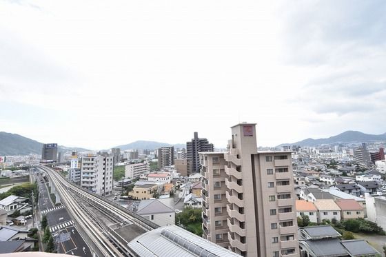 �y���]�z�@