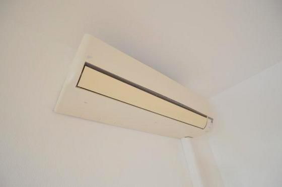 �y���̑��ݔ��z�@�G�A�R���͋����ƃ��r���O��1��t��