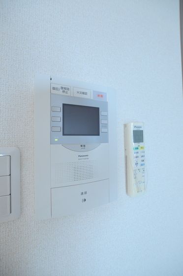 �y�Z�L�����e�B�z�@