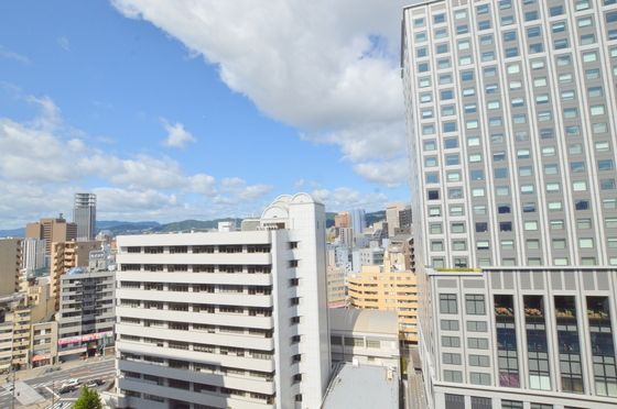 �y���]�z�@