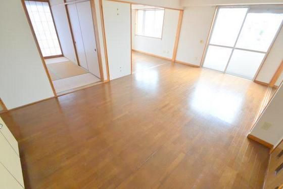 �y�����E���r���O�z�@