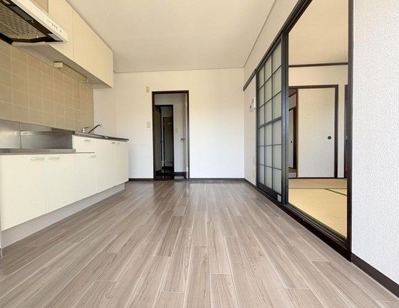 �y�����E���r���O�z�@