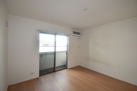 �y�����E���r���O�z�@