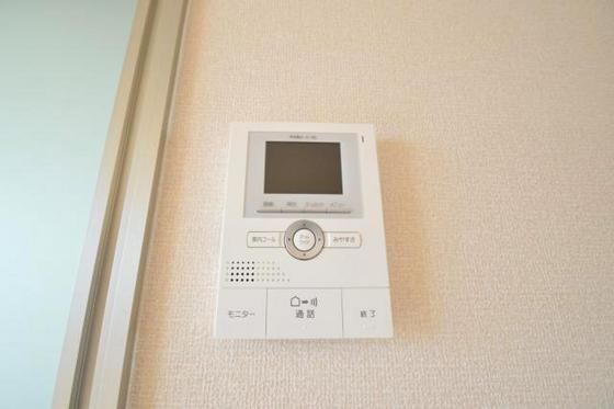 �y�Z�L�����e�B�z�@