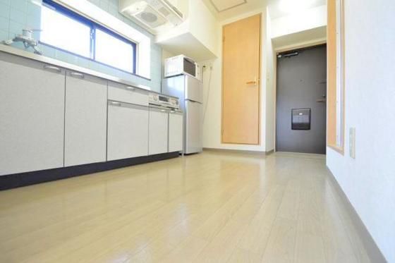 �y�����E���r���O�z�@