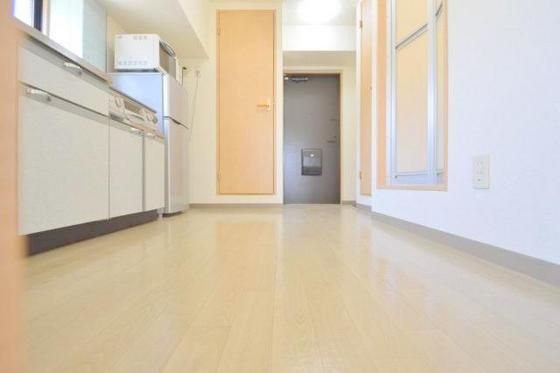 �y�����E���r���O�z�@