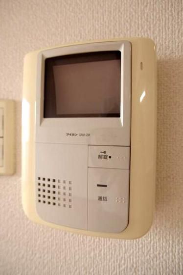 �y�Z�L�����e�B�z�@