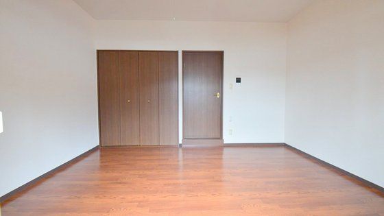 �y�����E���r���O�z�@