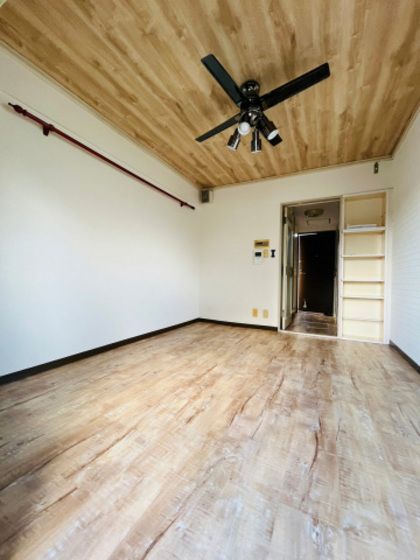 �y�����E���r���O�z�@