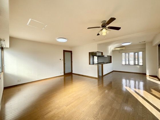 �y�����E���r���O�z�@