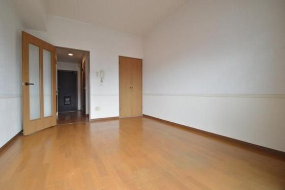 �y�����E���r���O�z�@